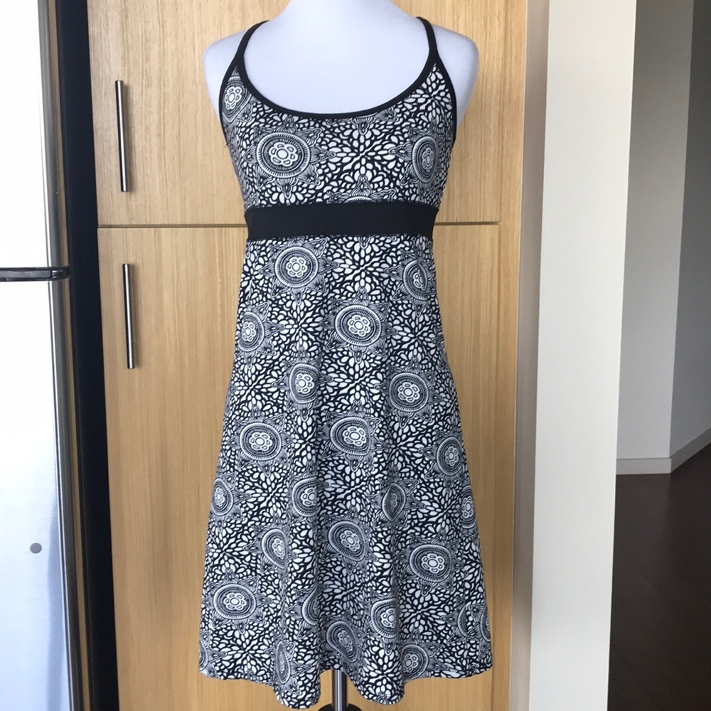 Black and white Lola dress w/shelf bra